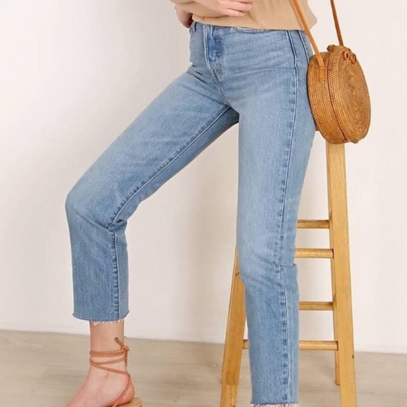 Levi’s Wedgie Straight Jean - Picture 2 of 9